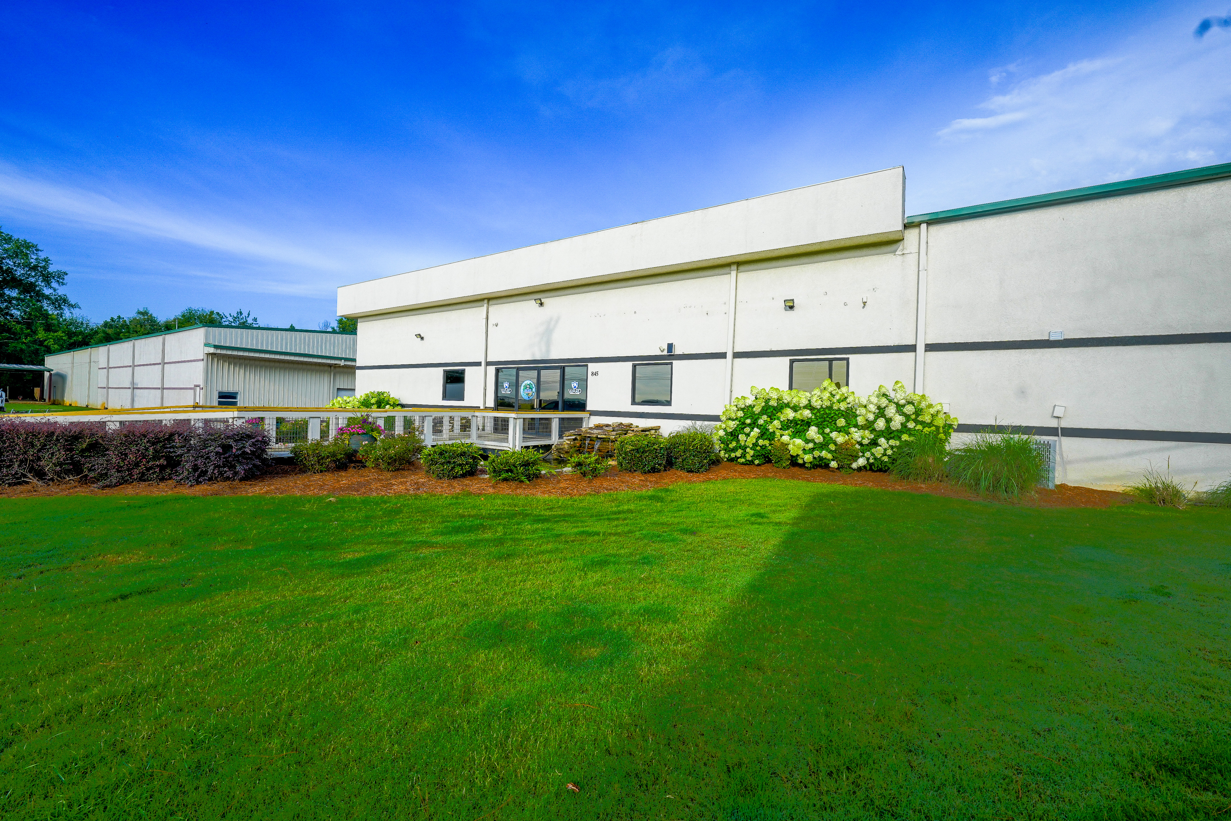 Ward Veterinary Services clinic exterior in Tupelo, MS